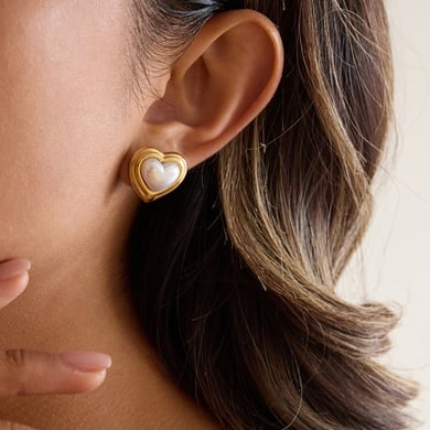 1 par de hermosos pendientes de botón de acero inoxidable en forma de corazón para mujer, color dorado h5 Imagen5
