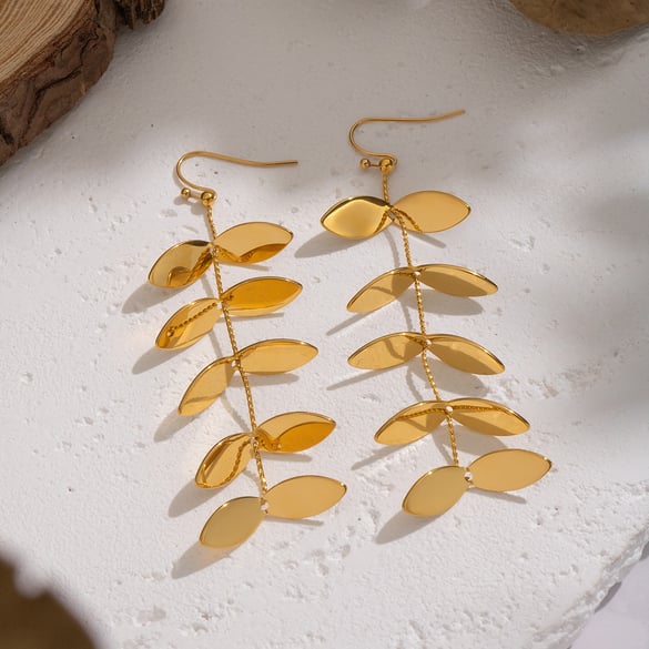 1 paire de boucles d&#39;oreilles pendantes en acier inoxydable couleur or en forme de feuille 2