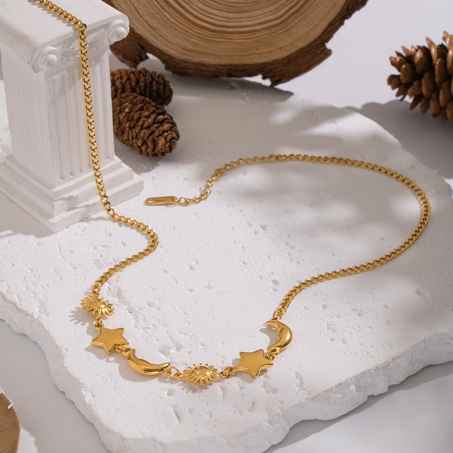 Collana con ciondolo retrò in acciaio inossidabile color oro con sole, stella e luna, 1 pezzo Immagine4