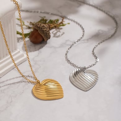 Collana con ciondolo a forma di cuore romantico in acciaio inossidabile color oro da 1 pezzo h5 Immagine3