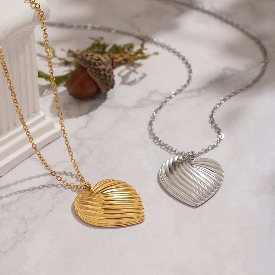 Collana con ciondolo a forma di cuore romantico in acciaio inossidabile color oro da 1 pezzo Immagine3