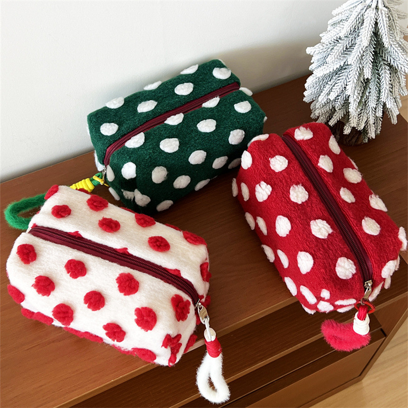 1 pezzo di borsa per il trucco da donna in peluche con graziosi pois della serie romantica Immagine3