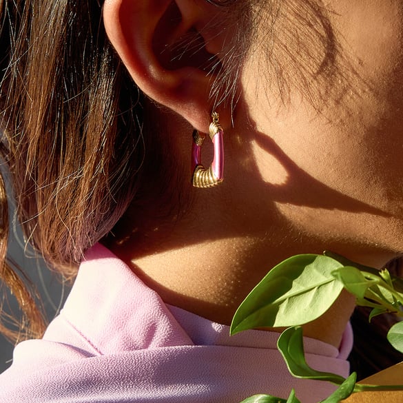 1 Paar Creolen aus Edelstahl in strahlendem Rosa und Goldfarbe für Damen
