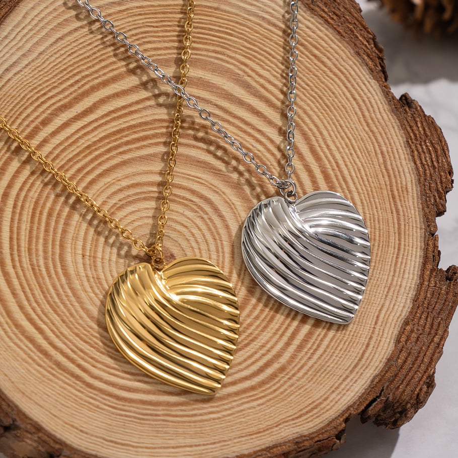 Collana con ciondolo a forma di cuore romantico in acciaio inossidabile color oro da 1 pezzo Immagine2