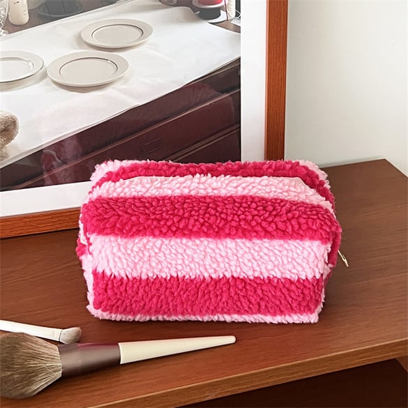 1 Piece Simple Classic Red Striped Plush  Women's Makeup Bags 2