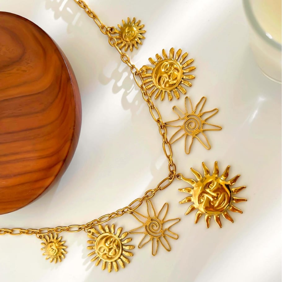 Collier avec pendentif soleil en acier inoxydable couleur or, 1 pièce Image4