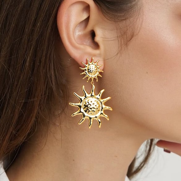 1 paio di orecchini pendenti in acciaio inossidabile color oro con sole retrò 2