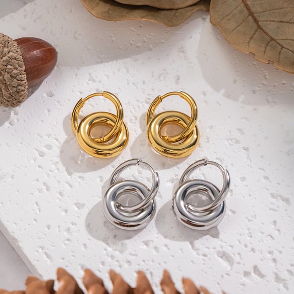 1 Paar kreisförmige Creolen aus Edelstahl in Goldfarbe