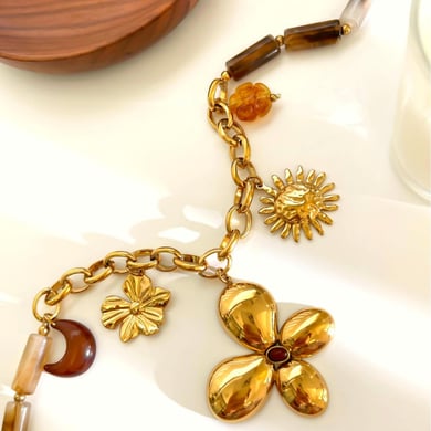 1 collar con colgante de resina con forma de flor, sol y luna. h5 Imagen5