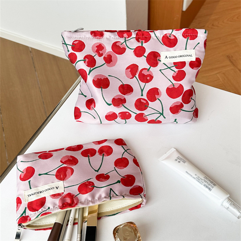 1 pezzo semplice borsa per il trucco da donna color ciliegia dolce Immagine2