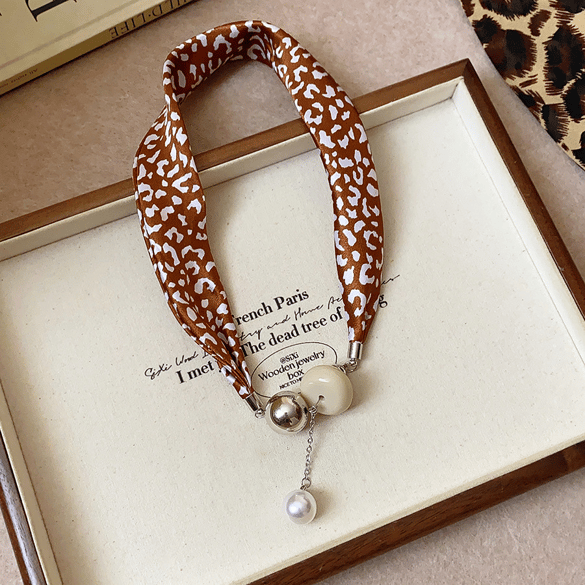 1 Piece Retro Leopard Fabric Pendant Necklace