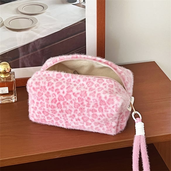1 Piece Romantic  Retro Leopard Print Plush Women's Makeup Bags 2