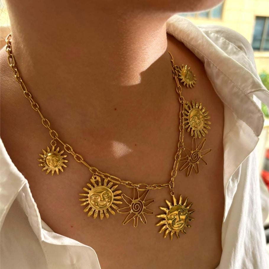 Collier avec pendentif soleil en acier inoxydable couleur or, 1 pièce Image3