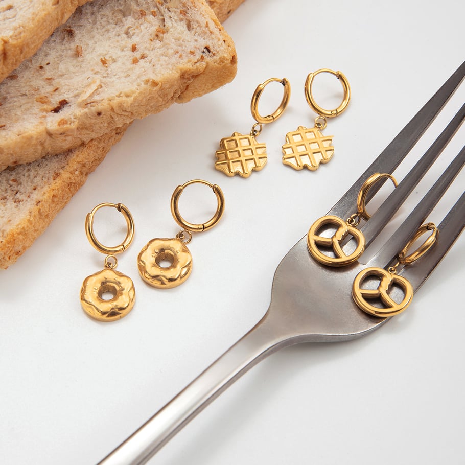 1 Paar romantische Donut-Ohrringe aus Edelstahl in Goldfarbe für Damen Bild4