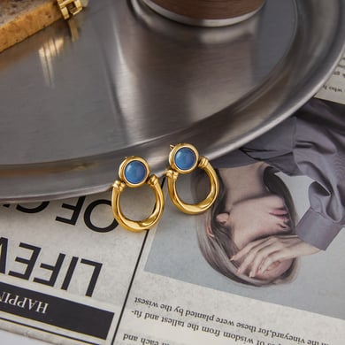 1 paio di eleganti orecchini a bottone da donna in acciaio inossidabile color oro con cerchio in resina blu h5 Immagine7