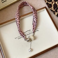 Collier-Rose 