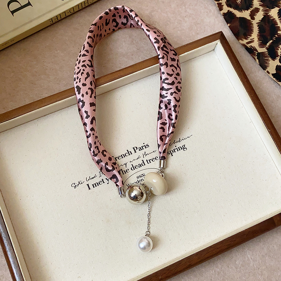 Collier pendentif en tissu léopard rétro 1 pièce 
