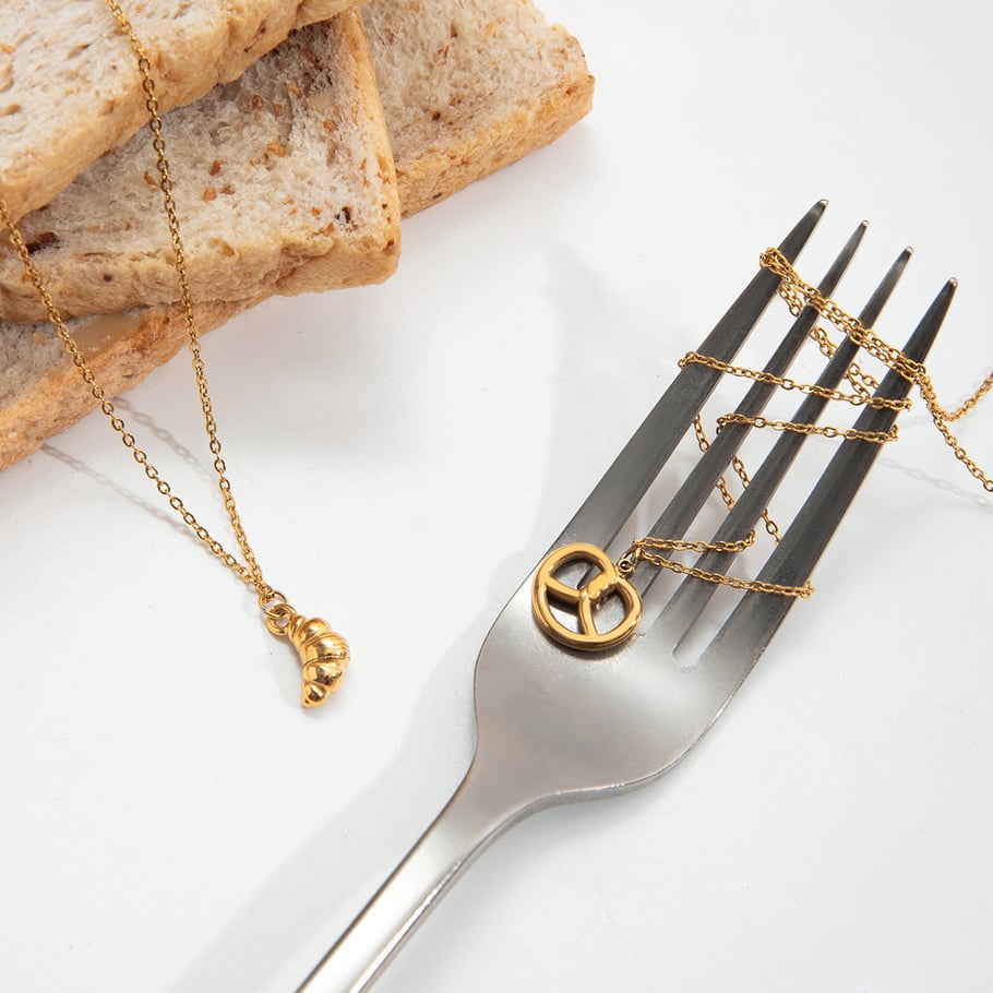 1 Stück süße Croissant-Halsketten aus Edelstahl in Goldfarbe für Damen h5Bild6