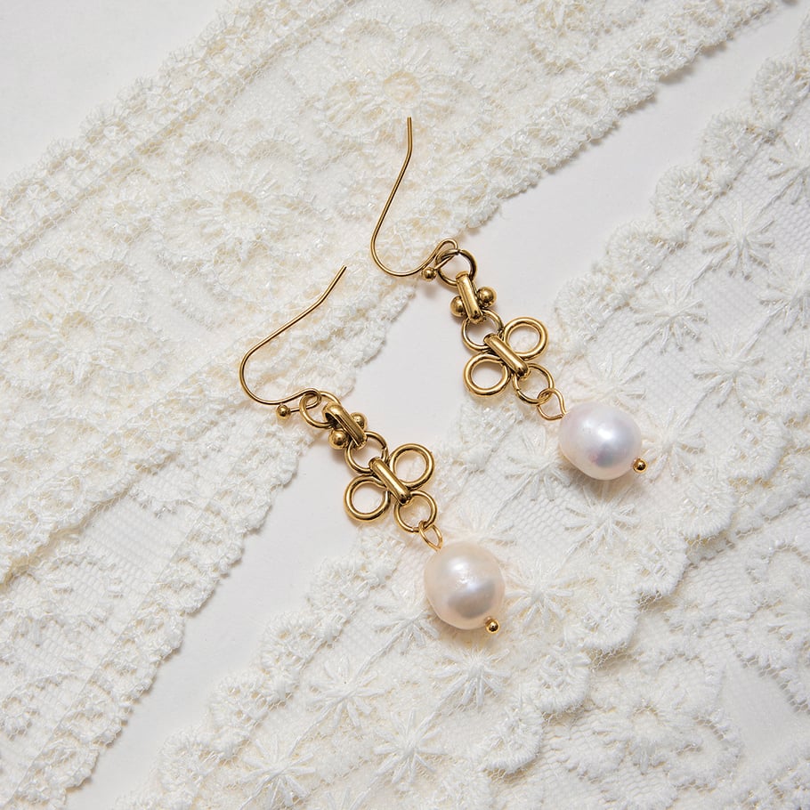 1 paio di eleganti orecchini pendenti da donna in acciaio inossidabile color oro con perle Immagine10