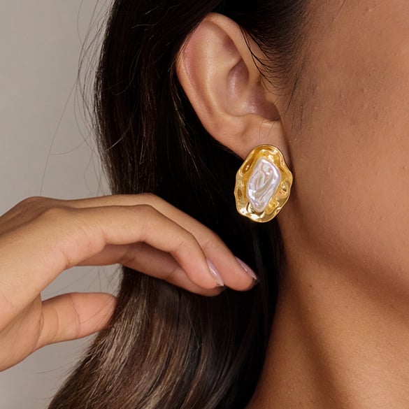 1 par de elegantes pendientes de botón de acero inoxidable de forma irregular en color dorado para mujer