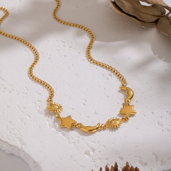 Collana con ciondolo retrò in acciaio inossidabile color oro con sole, stella e luna, 1 pezzo
