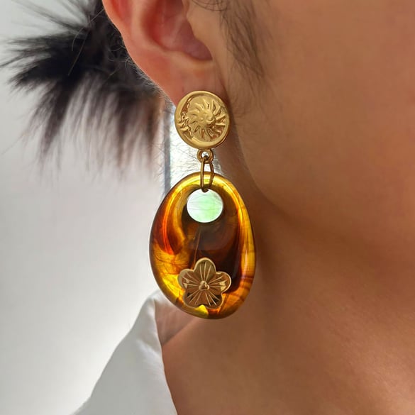1 Pair Droplet Resin Flower Gold Color Dangle Earrings 2