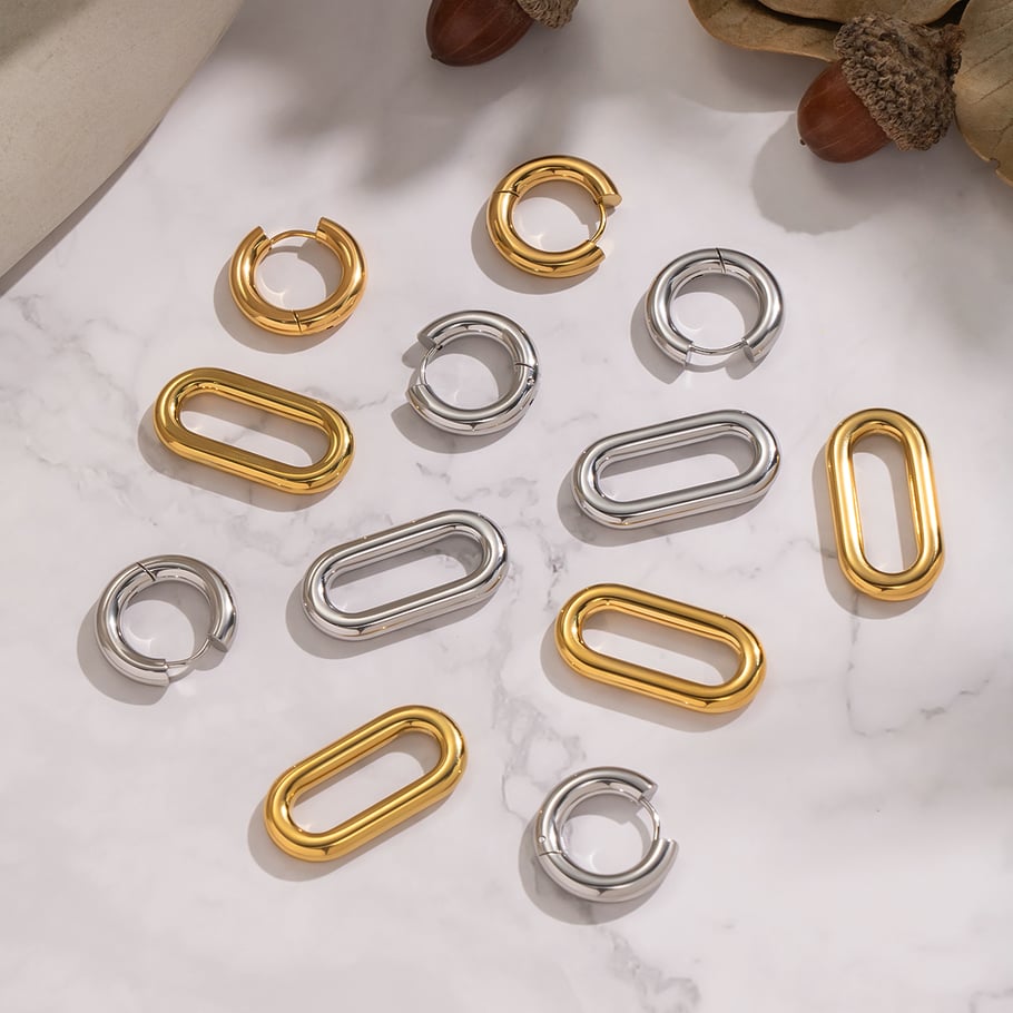 1 Paar kreisförmige Creolen aus Edelstahl in Goldfarbe Bild3