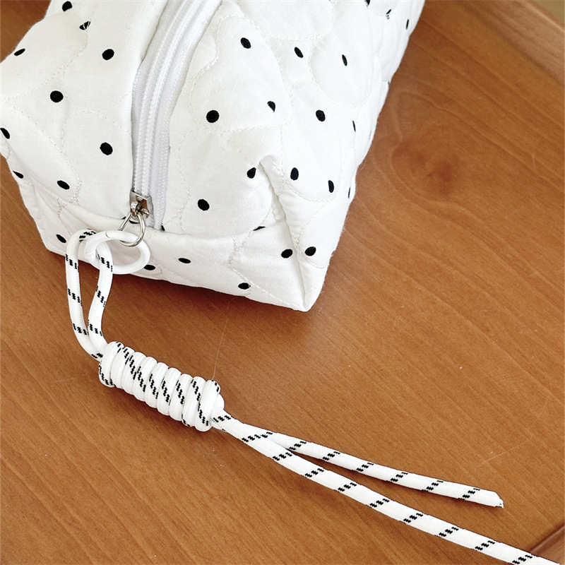1 pezzo di borsa per il trucco da donna con graziosi pois della serie Simple Immagine4