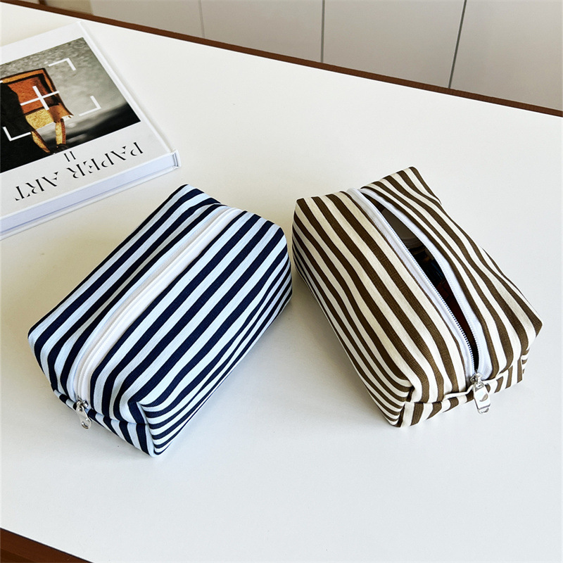 1 Piece Simple Casual Strip Polyester Women's Makeup Bags h5Picture4