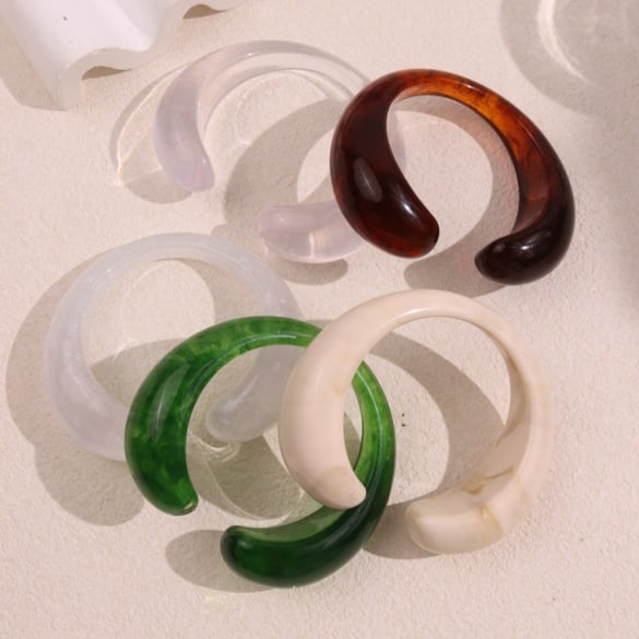 1 Stück Manschettenarmband aus Harz mit unregelmäßiger Form und Farbverlauf 2