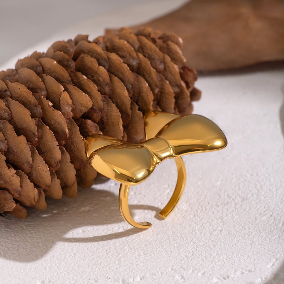 Anillo llamativo de acero inoxidable color dorado con nudo de lazo dulce de 1 pieza Imagen5