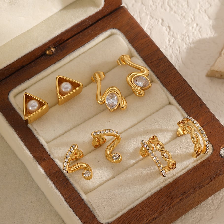 1 Paar Ohrstecker aus Edelstahl in unregelmäßiger Form und Goldfarbe Bild2