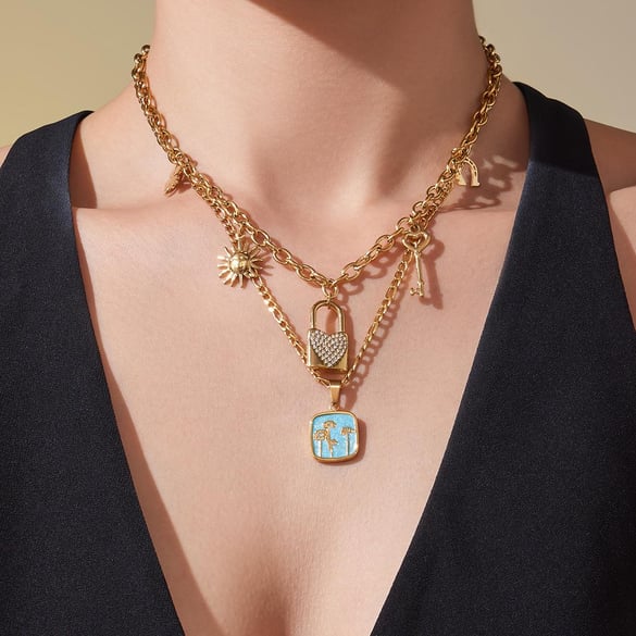 Collier avec pendentif en forme de fleur exquise en acier inoxydable couleur or pour femme 2