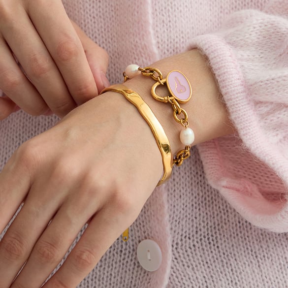 1 pulsera con dije de llave de acero inoxidable color dorado para mujer 2
