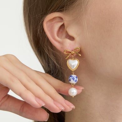 1 paio di orecchini pendenti da donna in acciaio inossidabile color oro con cuore classico h5 Immagine4