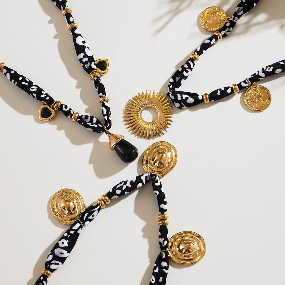 Collar con colgante de acero inoxidable dorado con forma circular de diseño para mujer de 1 pieza h5Imagen3