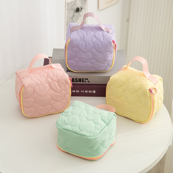 1 Piece Sweet Heart Makeup Bag 2