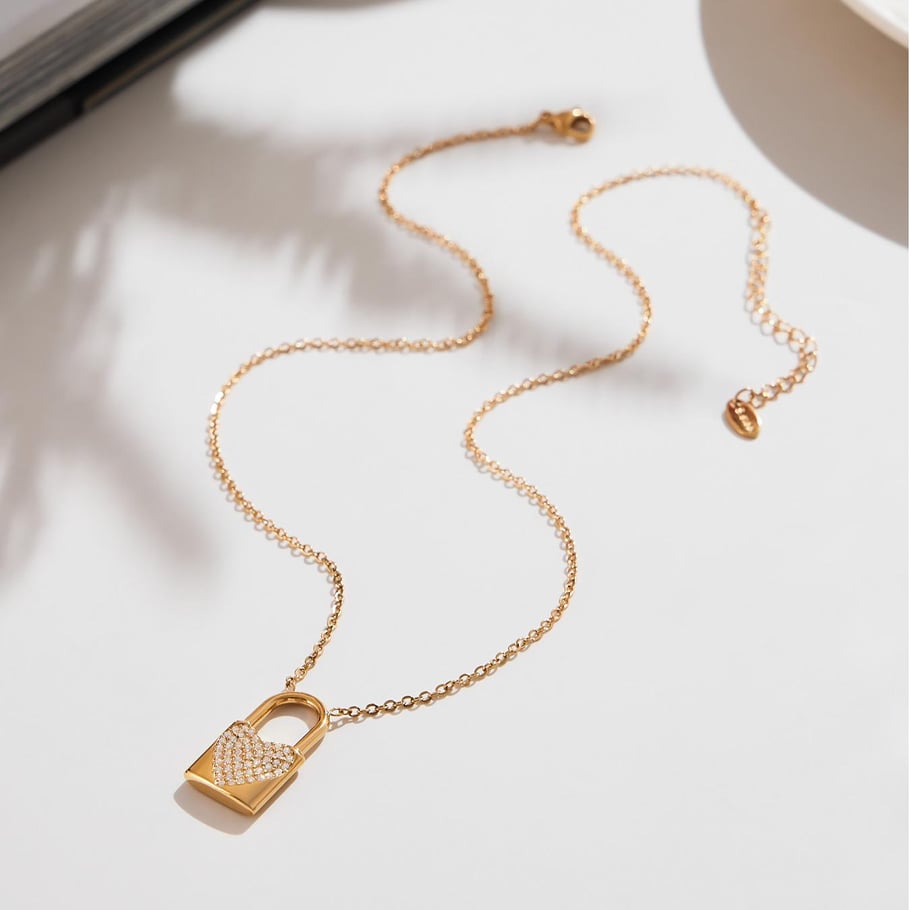 1 collar con colgante de circonita de color dorado y acero inoxidable con candado brillante para mujer h5Imagen4