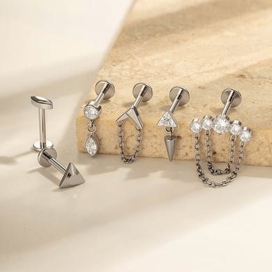 1 stuk minimalistische driehoekige titaniumlegering goudkleurige zirkonia piercingoorbellen voor dames h5 Afbeelding3
