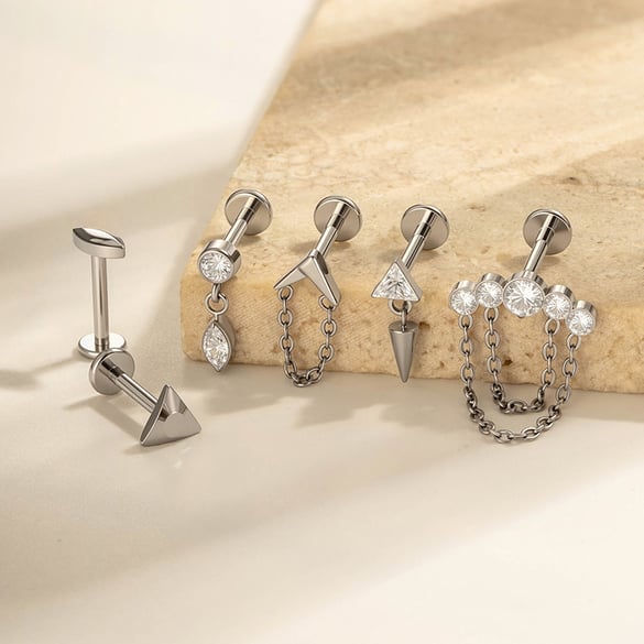 Boucles d&#39;oreilles piercing minimalistes triangulaires en alliage de titane couleur or et zircon pour femmes, 1 pièce