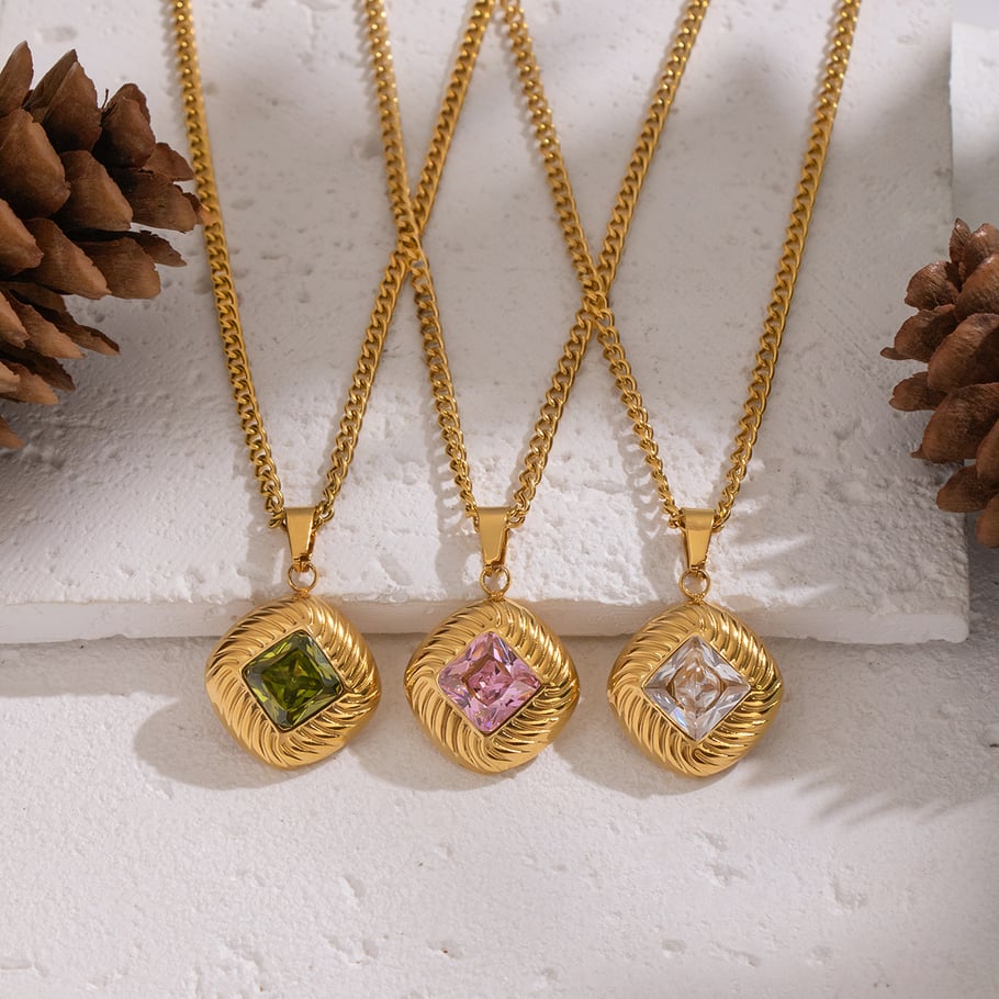 1 Stück luxuriöse Halskette mit Anhänger aus Edelstahl mit Karomuster und goldfarbenem Zirkonia Bild3