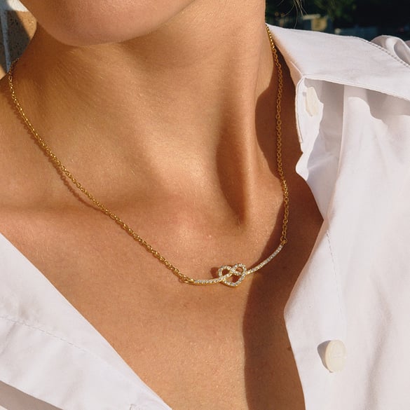 1 Piece Sophisticated Heart Stainless Steel Gold Color Women's Pendant Necklaces 2