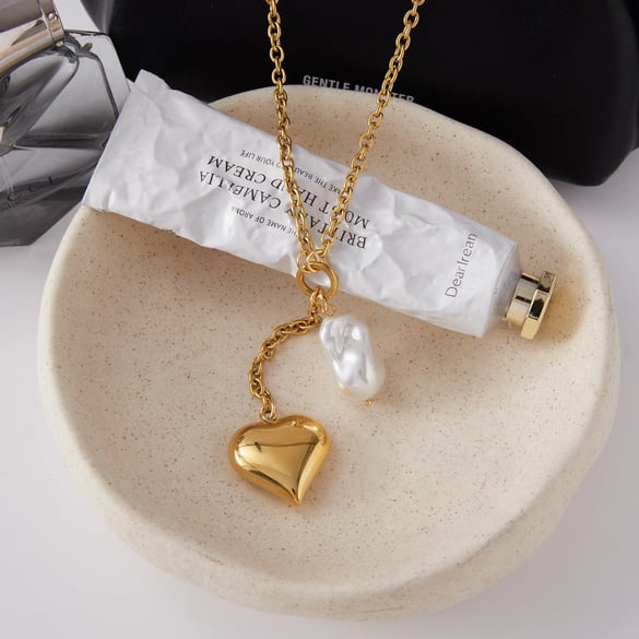 1 Piece Gorgeous Heart Stainless Steel Gold Color Women's Pendant Necklaces