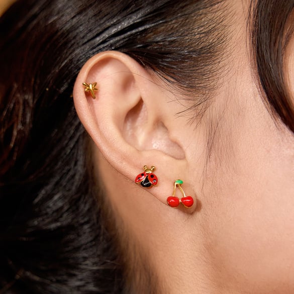 1 set di orecchini da donna in acciaio inossidabile color oro con ciliegia vivida 2