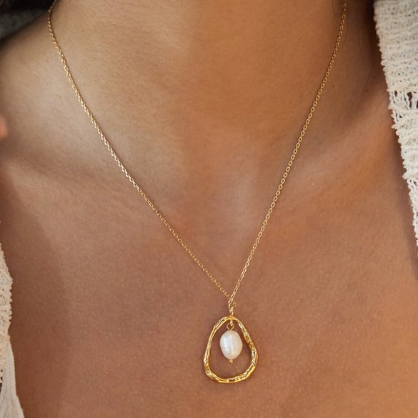 1 collar romántico con colgante de gota de acero inoxidable y perla de color dorado para mujer. 2