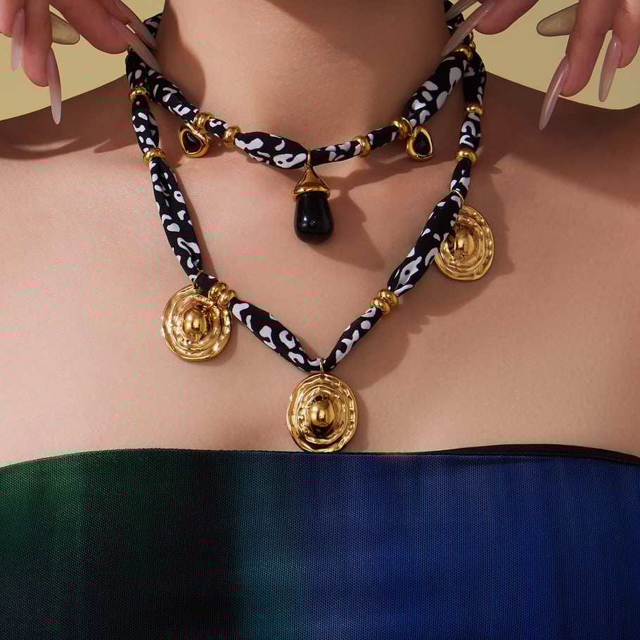 Collar con colgante de acero inoxidable dorado con forma circular de diseño para mujer de 1 pieza h5Imagen5