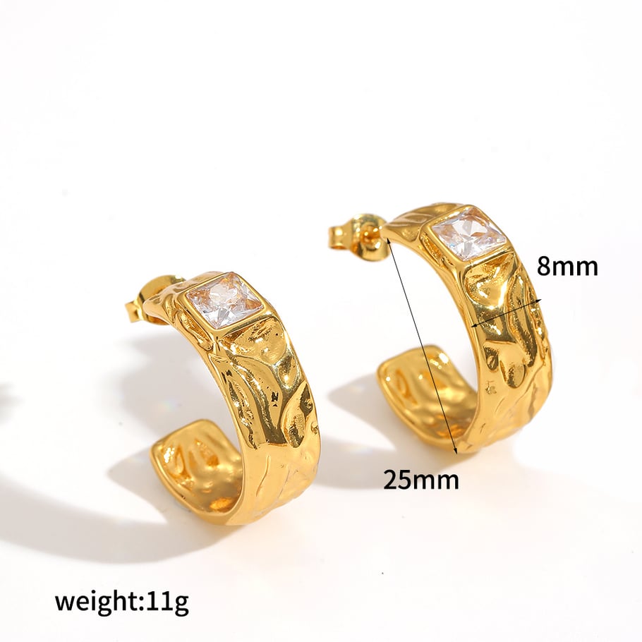 1 paio di orecchini a bottone in acciaio inossidabile color oro a forma di C 