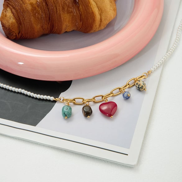 Collar con colgante de corazón brillante de acero inoxidable color dorado y piedra natural para mujer.
