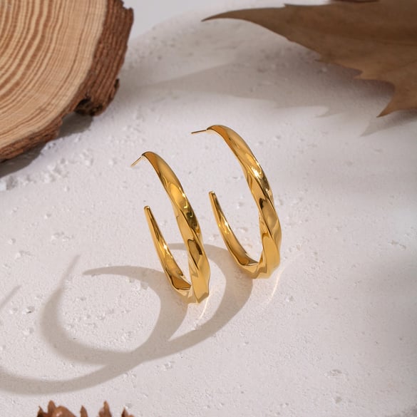 1 Paar lässige Creolen aus Edelstahl in Goldfarbe