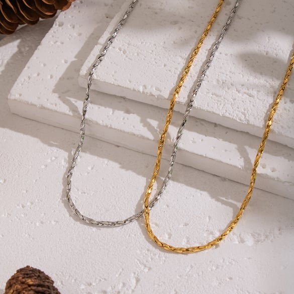 Collana con catena semplice in acciaio inossidabile color oro da 1 pezzo 2